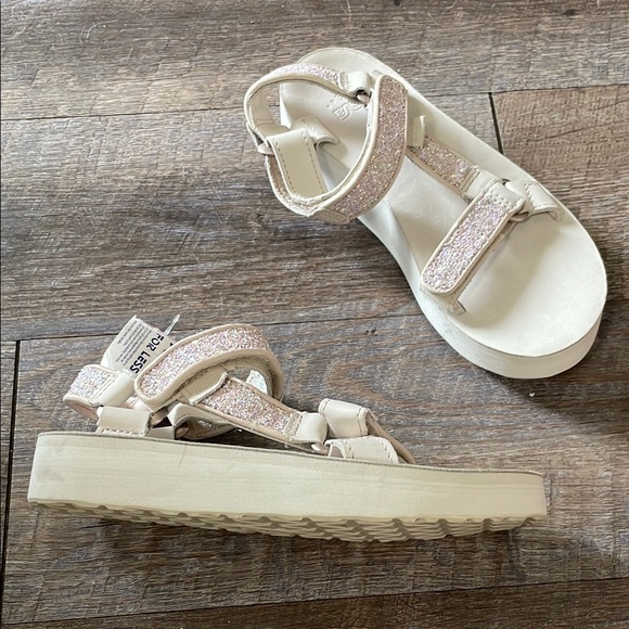 Teva Shoes - NWT TEVA MIDFORM UNIVERSAL GLAM PINK TINT GLITTER LEATHER STRAPPY SANDALS